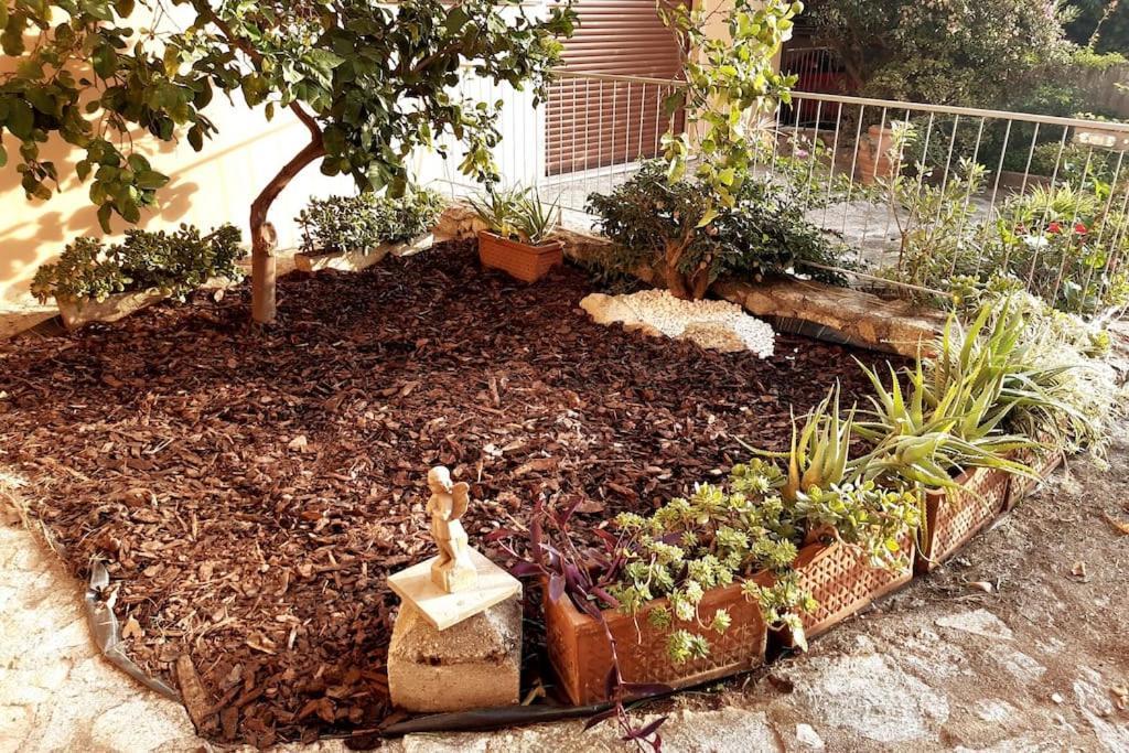 Casa Con Giardino: Варацце Экстерьер фото