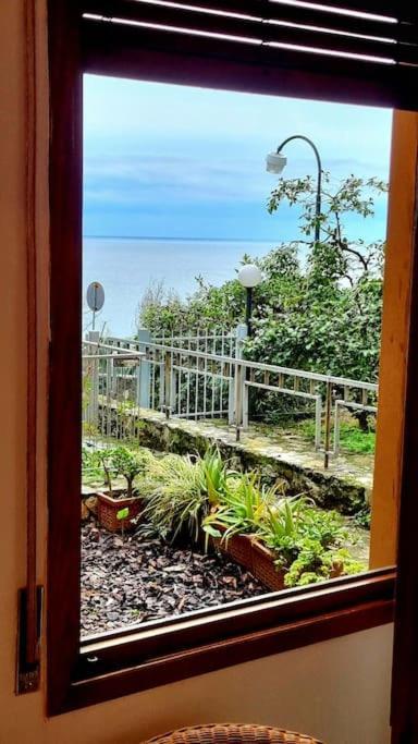Casa Con Giardino: Варацце Экстерьер фото