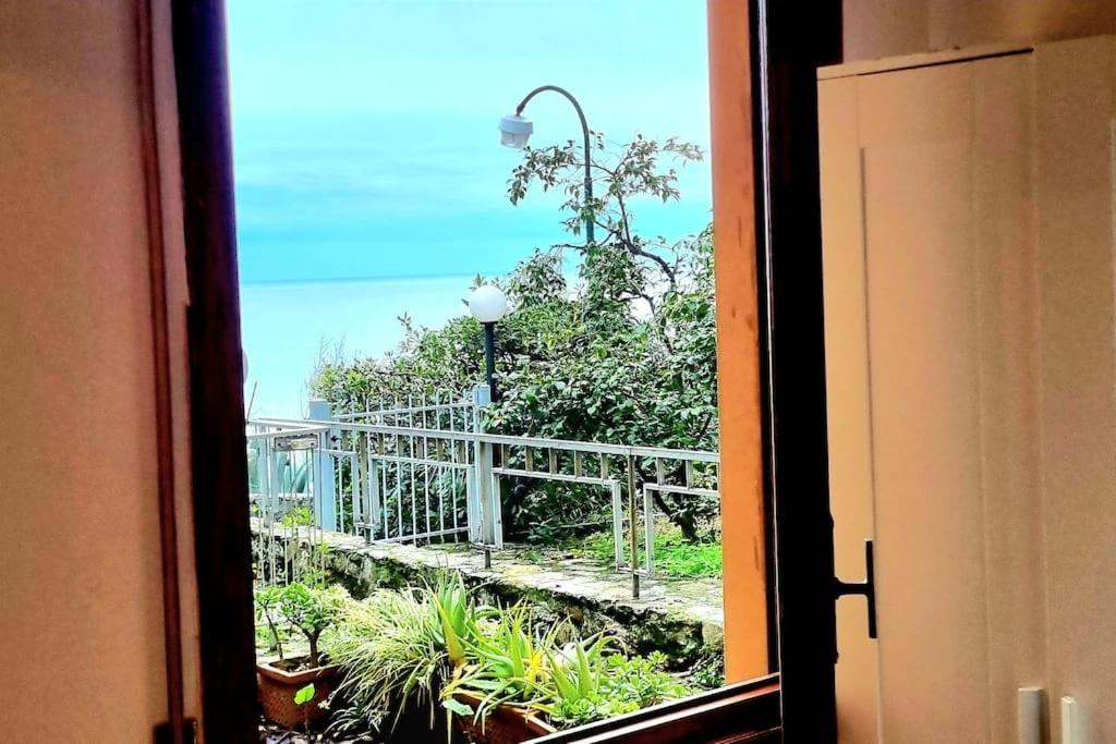 Casa Con Giardino: Варацце Экстерьер фото